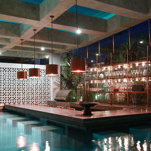 トロピカルスタイルのおしゃれなホームバーの写真