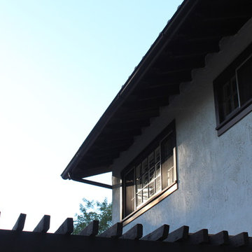 Half Round Rain Gutters with Wrap Around 10 Gauge Twisted Rafter Mount Brackets