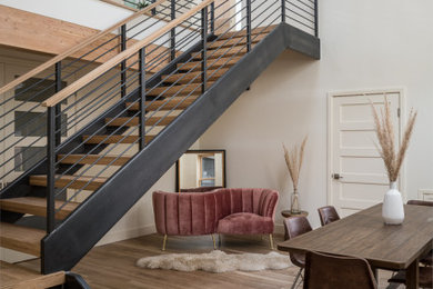 This is an example of a midcentury staircase in Boise.