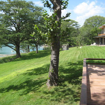 Open Backyard Concept for Lakeside View