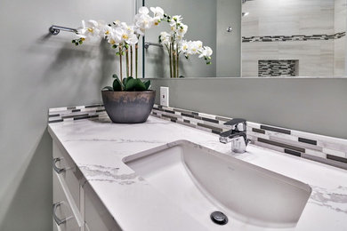 Example of a transitional bathroom design in San Francisco
