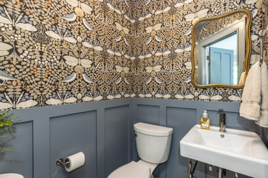 Trendy powder room photo in Milwaukee