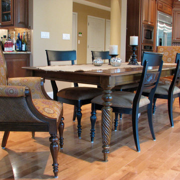 Traditional eat-in Kitchen