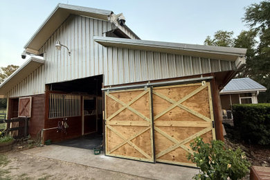 Inspiration for a country home design remodel in Orlando