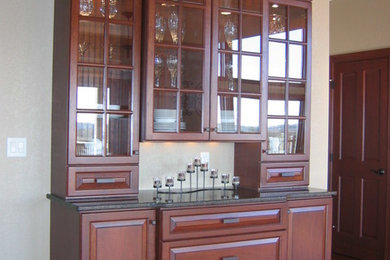 Example of a transitional home design design in Minneapolis