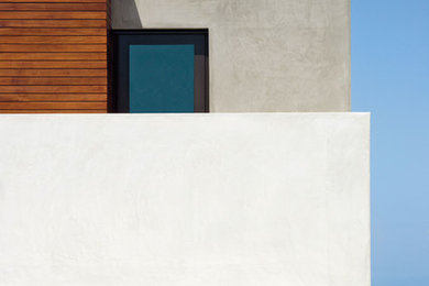 Inspiration for a contemporary exterior home remodel in Los Angeles