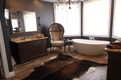 Example of a trendy bathroom design in Minneapolis