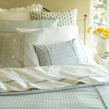 Taylor Linens Paisley Queen Duvet
