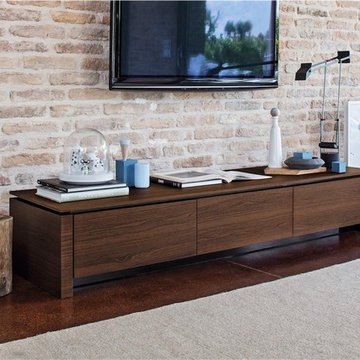 Mag Wood Entertainment Unit- 2 Side Drawers- 1 Central Compartment- Black Intern