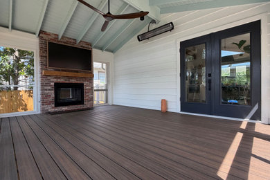 Inspiration for a contemporary porch remodel in DC Metro