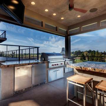 Contemporary Outdoor Entertaining / Pool House