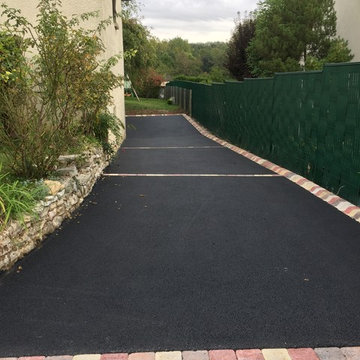 Accès enrobé avec bordures pavés patchwork