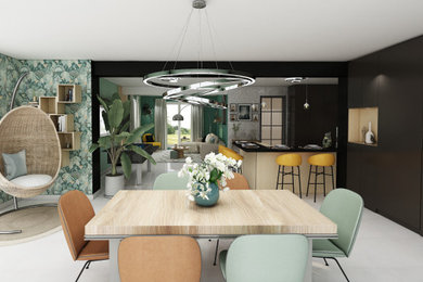Diseño de sala de estar contemporánea grande sin chimenea con paredes verdes, suelo de baldosas de cerámica, suelo blanco y papel pintado