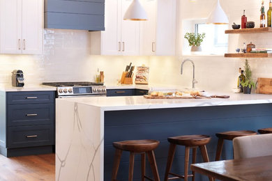 Example of a trendy kitchen design in Toronto