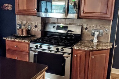 Elegant kitchen photo in New York