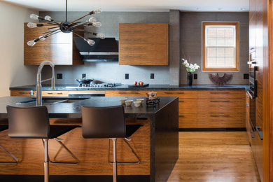Trendy kitchen photo in Charleston