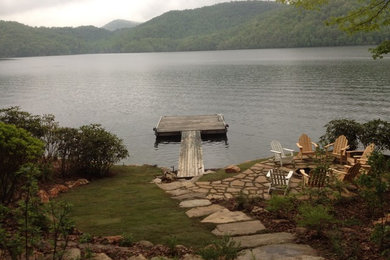 Inspiration for a rustic landscaping in Atlanta.