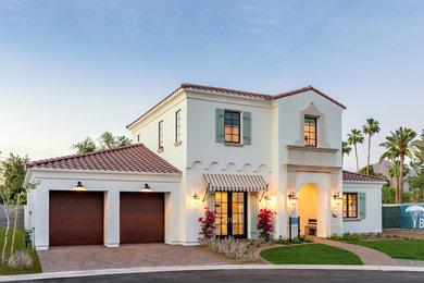 Example of an exterior home design in Phoenix