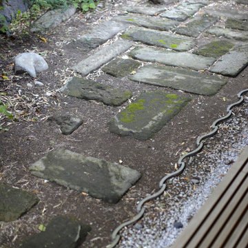 クライアント手作りの裏庭の石畳
