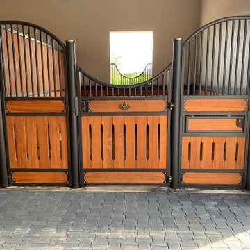 Stable with Grooms Qtrs 2020