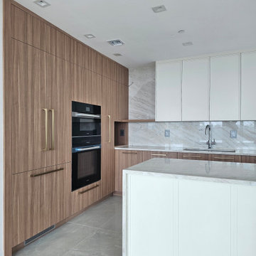 Woodline Flatpanel with Slim-shaker Off-white Kitchen