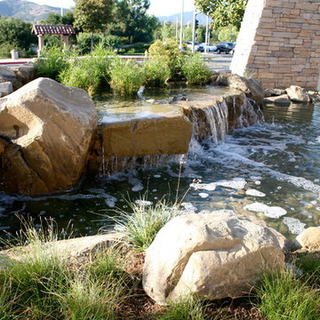 Large Scale Pond for Shopping Plaza Entrance