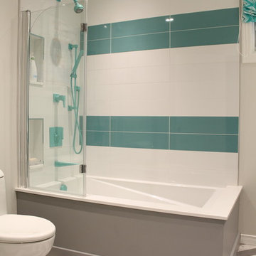 Dollard des Ormeaux Family Bathroom