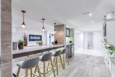 Example of a trendy kitchen design in Toronto