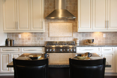 Example of a kitchen design in Chicago