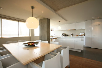 Design ideas for a contemporary kitchen in Melbourne with with island.