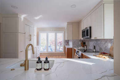 Example of a transitional kitchen design in DC Metro