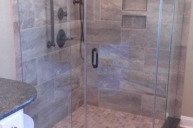 Example of a minimalist bathroom design in Philadelphia