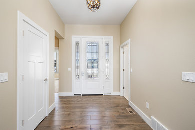 Arts and crafts home design photo in Other