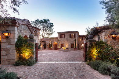 Exterior home idea in Orange County