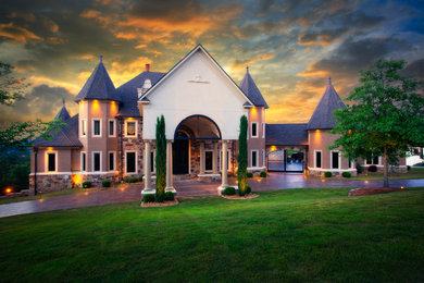 Example of a classic exterior home design in Little Rock