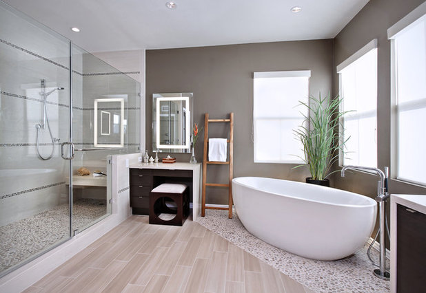 Современный Ванная комната by International Custom Designs
