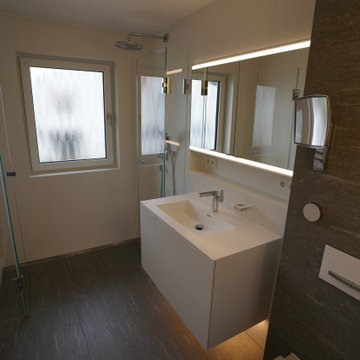 Aus einem Badezimmer wird ein Duschbad der extra Klasse