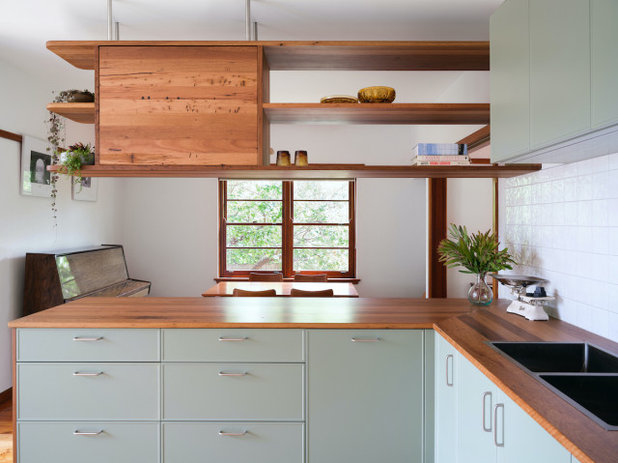 Midcentury Kitchen by buck&simple architects