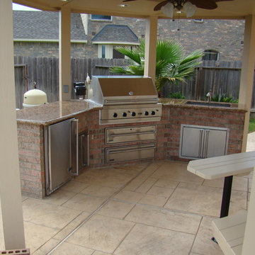 OUTDOOR KITCHENS