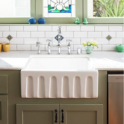 24" x 18" Fluted Fireclay Reversible Apron Farmhouse Sink - Kitchen Sinks