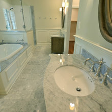 Hall bathroom: hooks