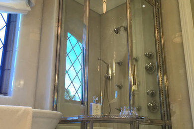 Example of a classic bathroom design in San Francisco