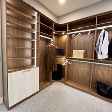 112 Wanstead - Walkin Closet
