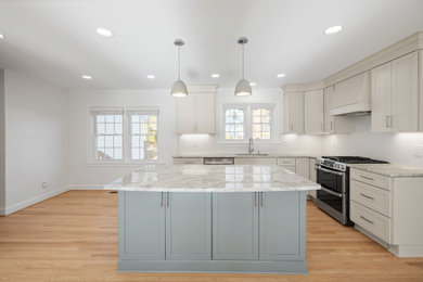 Kitchen photo in Richmond