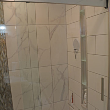 Compact Master Bath in Grand Ledge
