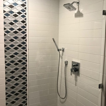 Midland - Mid-Century Bathroom