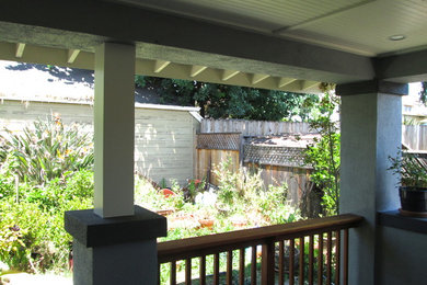 Arts and crafts porch photo in San Francisco