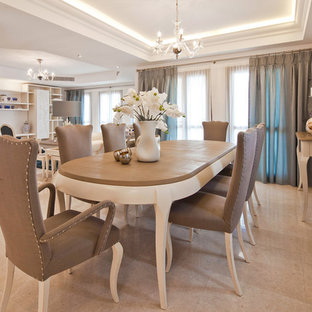 Offenes, Großes Klassisches Esszimmer mit weißer Wandfarbe, Marmorboden und beigem Boden in Venedig