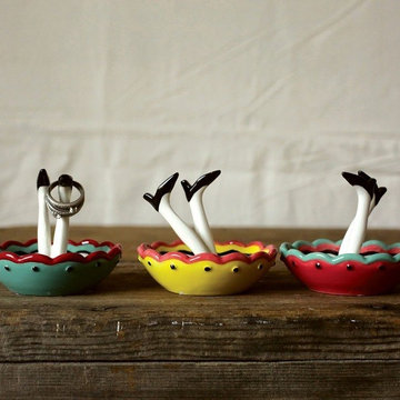 Ceramic Ring Holder With Skirt and Legs, Set of 3