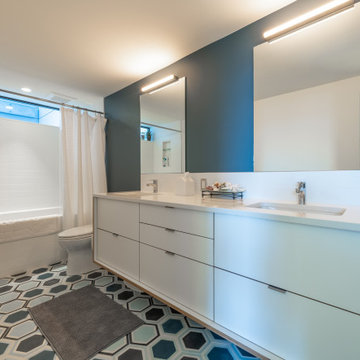 BUILD LLC-ADMIRAL VIEW-KIDS BATHROOM